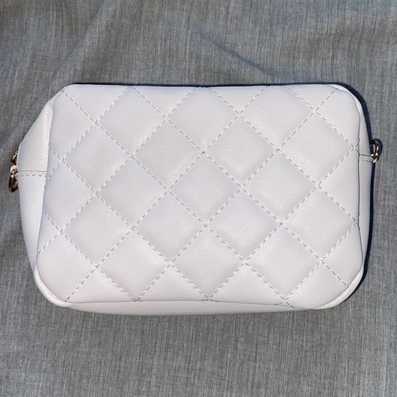 white leather purse with gold chain - Picture 4 of 5